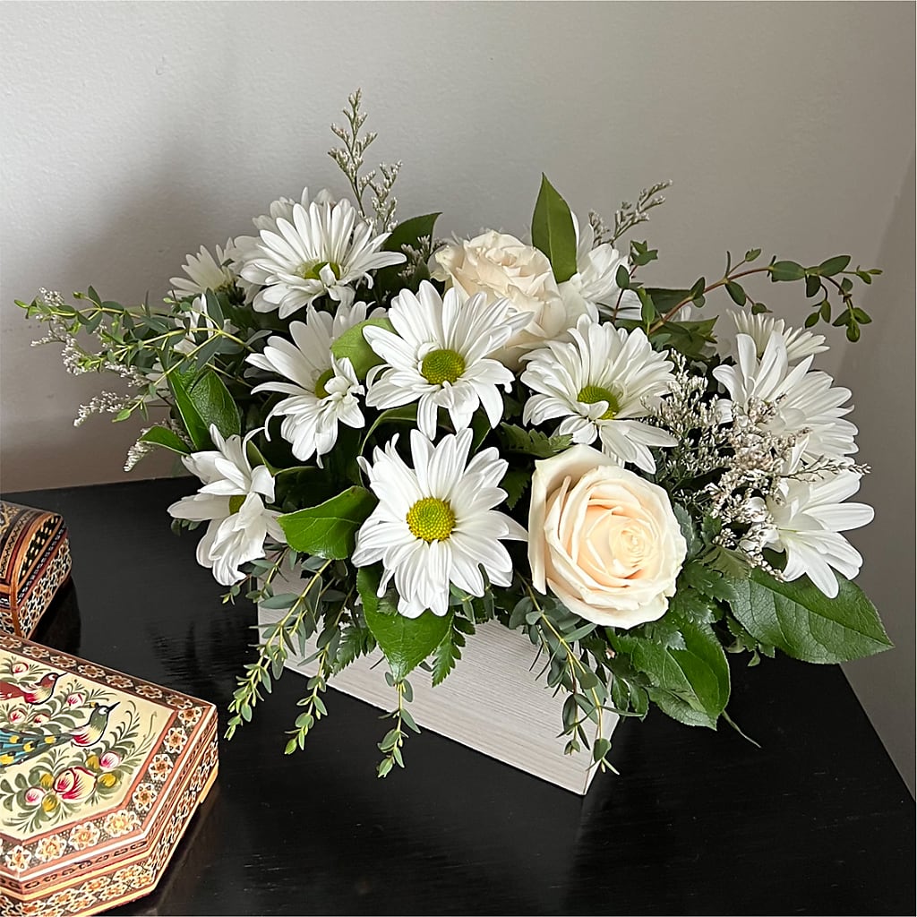 Fresh Linen Box Bouquet – WENDT'S FLORIST & GIFTS, Duncansville PA